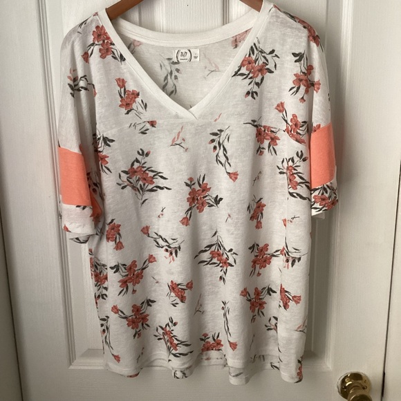 Maurices Tops - MAURICES: white and peach floral short sleeve T-shirt, size 1X